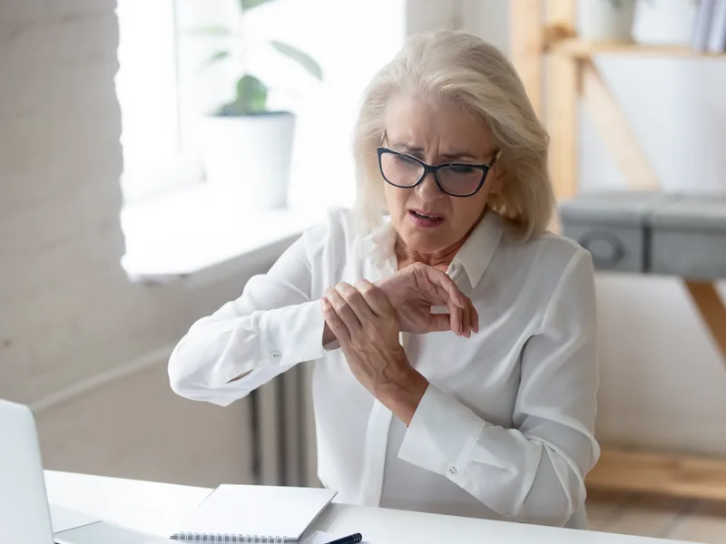 Sovereign Light Chiropractic treating bursitis in Suwanee