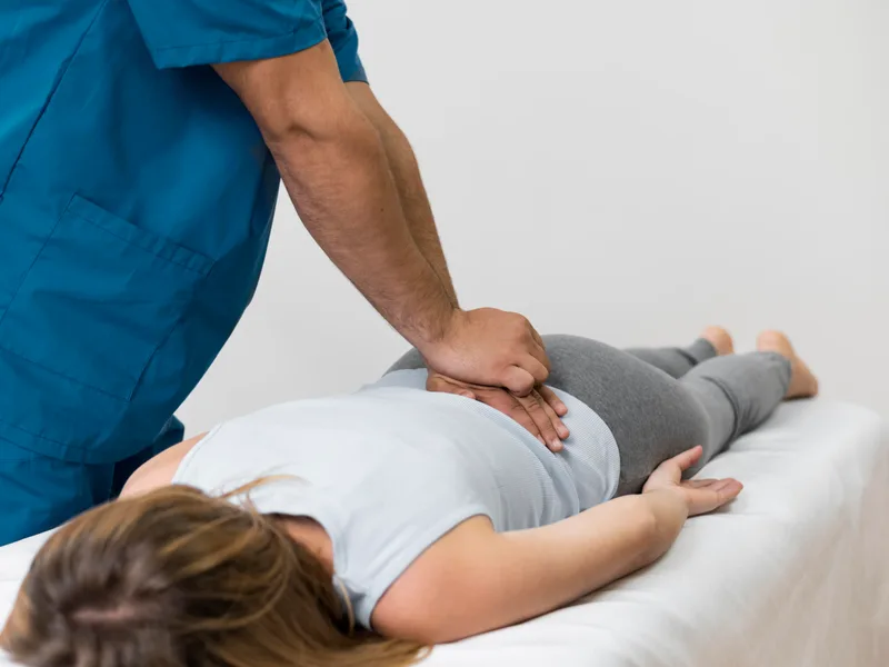 How Sovereign Light Chiropractic treats hip pain in Suwanee