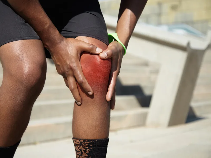 Sovereign Light Chiropractic treating knee pain in Suwanee