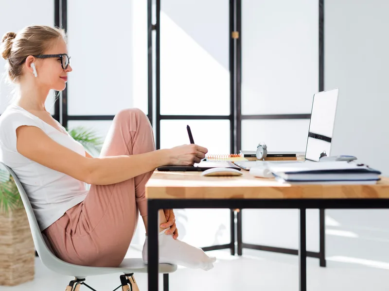 Sovereign Light Chiropractic treating poor posture in Suwanee