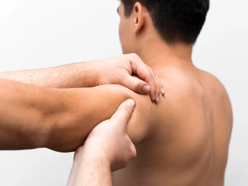 How Sovereign Light Chiropractic treats rotator cuff injury in Suwanee